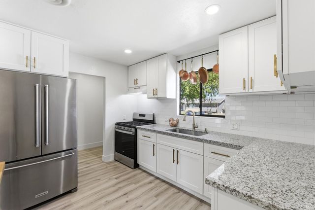 161 W Spring Lane, Lemoore, CA 93245