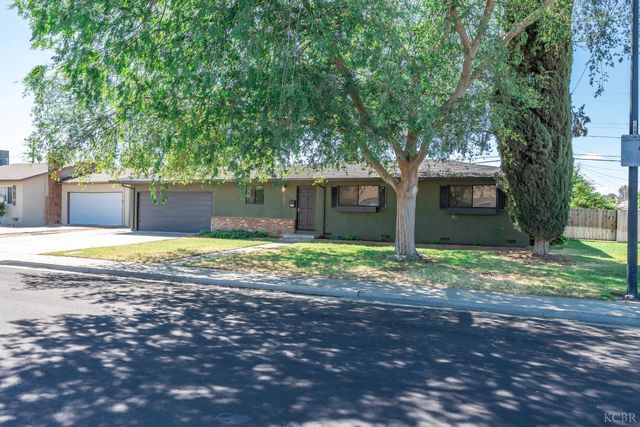 161 W Spring Lane, Lemoore, CA 93245