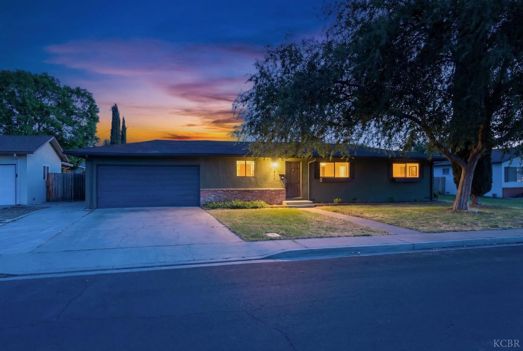 161 W Spring Lane, Lemoore, CA 93245