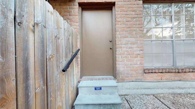 357 N Post Oak Lane 117, Houston, TX 77024