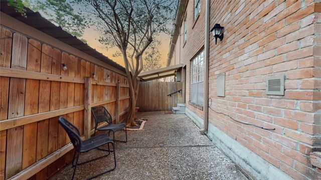 357 N Post Oak Lane 117, Houston, TX 77024