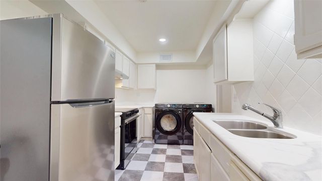 357 N Post Oak Lane 117, Houston, TX 77024