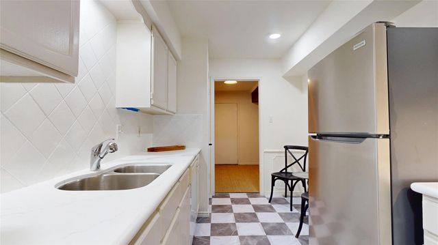 357 N Post Oak Lane 117, Houston, TX 77024