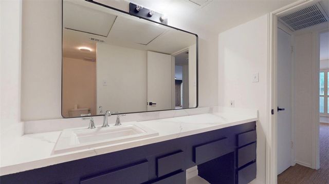 357 N Post Oak Lane 117, Houston, TX 77024