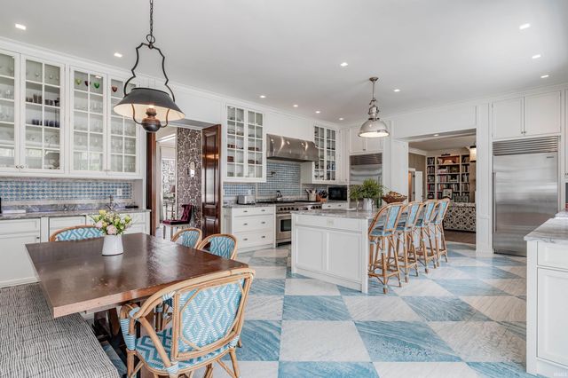 2910 Covington Lake Drive, Fort Wayne, IN 46804