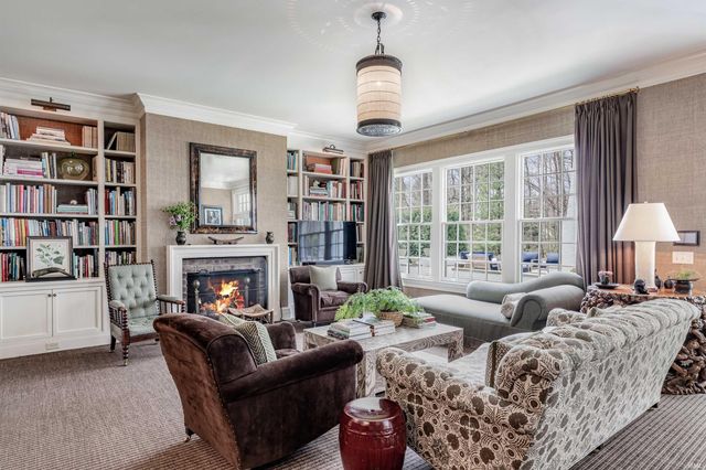 2910 Covington Lake Drive, Fort Wayne, IN 46804