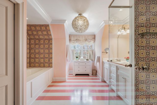 2910 Covington Lake Drive, Fort Wayne, IN 46804