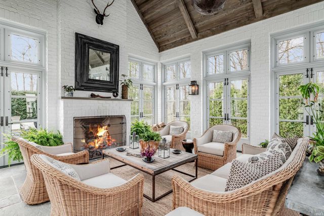 2910 Covington Lake Drive, Fort Wayne, IN 46804