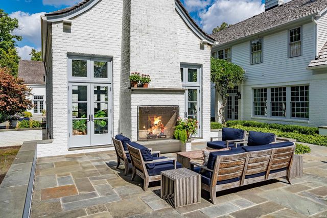 2910 Covington Lake Drive, Fort Wayne, IN 46804