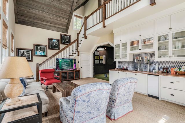 2910 Covington Lake Drive, Fort Wayne, IN 46804