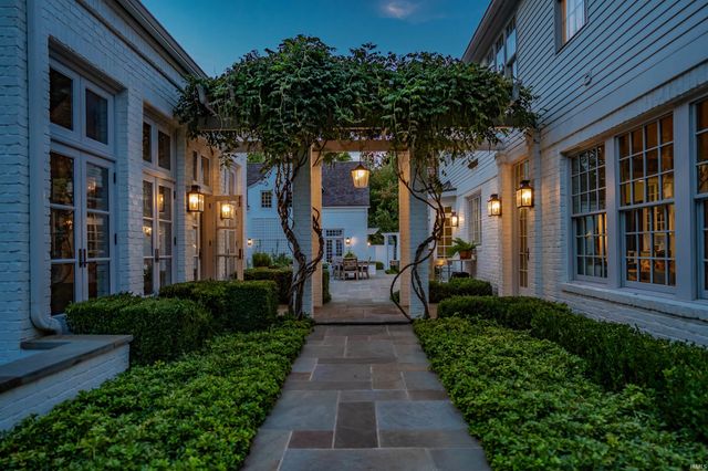 2910 Covington Lake Drive, Fort Wayne, IN 46804