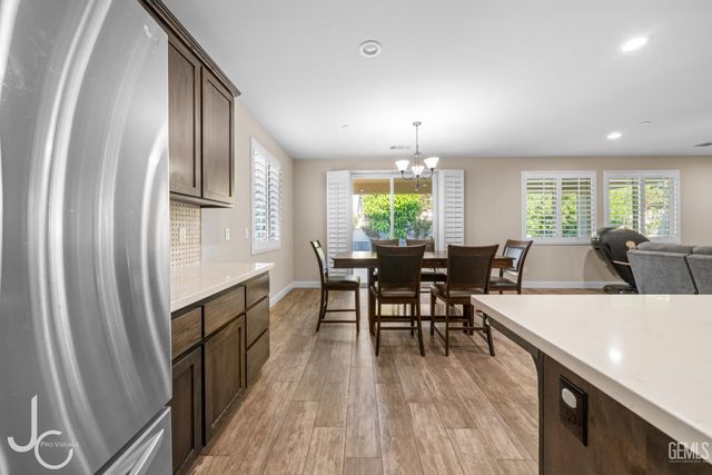 7303 Whiskey Creek Drive, Bakersfield, CA 93311