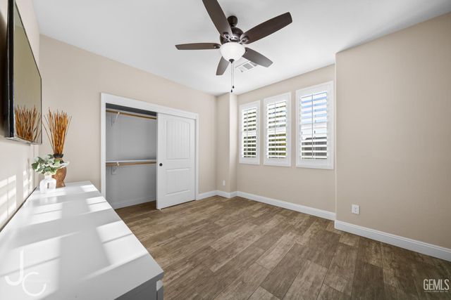 7303 Whiskey Creek Drive, Bakersfield, CA 93311