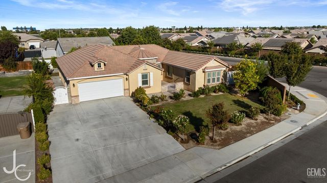 7303 Whiskey Creek Drive, Bakersfield, CA 93311