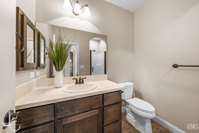 7303 Whiskey Creek Drive, Bakersfield, CA 93311