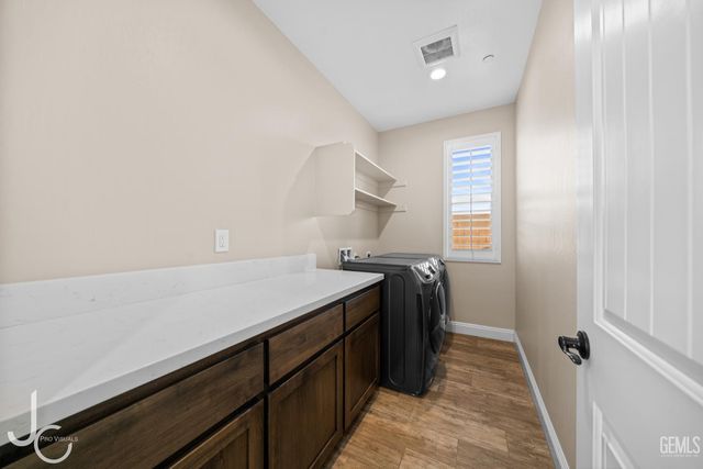 7303 Whiskey Creek Drive, Bakersfield, CA 93311