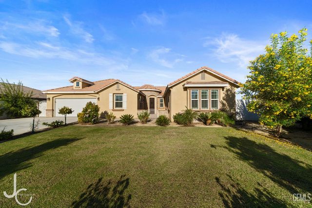 7303 Whiskey Creek Drive, Bakersfield, CA 93311