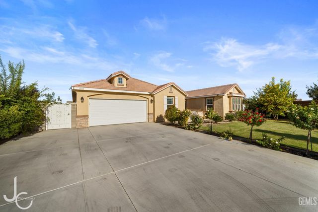 7303 Whiskey Creek Drive, Bakersfield, CA 93311