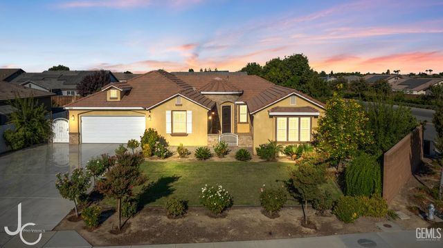 7303 Whiskey Creek Drive, Bakersfield, CA 93311