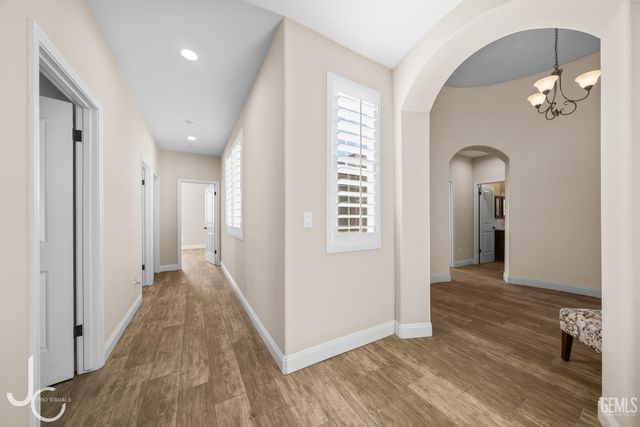 7303 Whiskey Creek Drive, Bakersfield, CA 93311