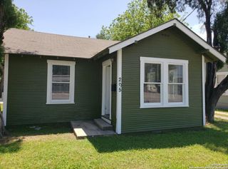 205 E Kingsbury, Seguin, TX 78155