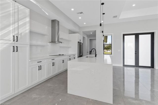 2740 35th AVE NE, Naples, FL 34120