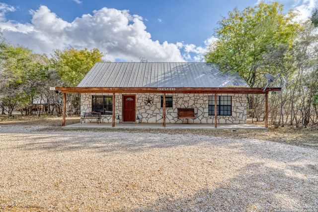 65 COMMANCHE CREEK RD, Concan, TX 78838