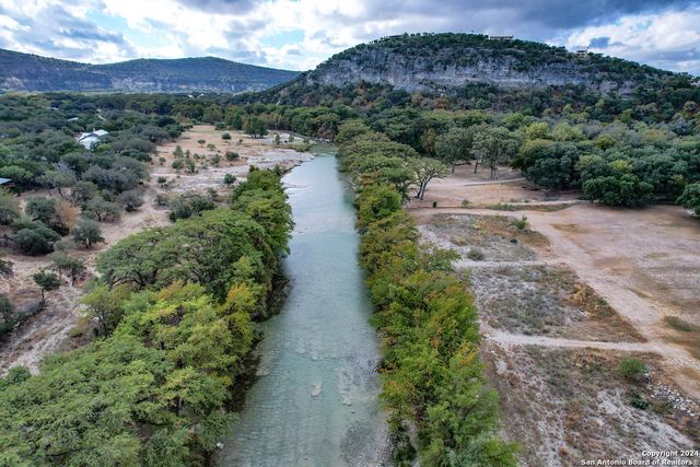 65 COMMANCHE CREEK RD, Concan, TX 78838