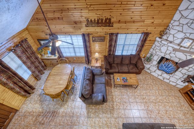 65 COMMANCHE CREEK RD, Concan, TX 78838