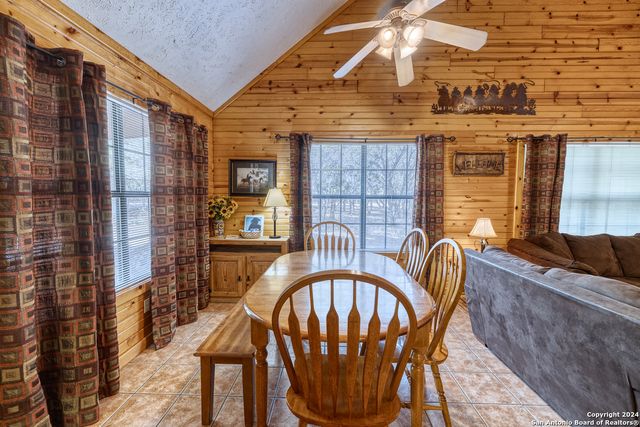 65 COMMANCHE CREEK RD, Concan, TX 78838