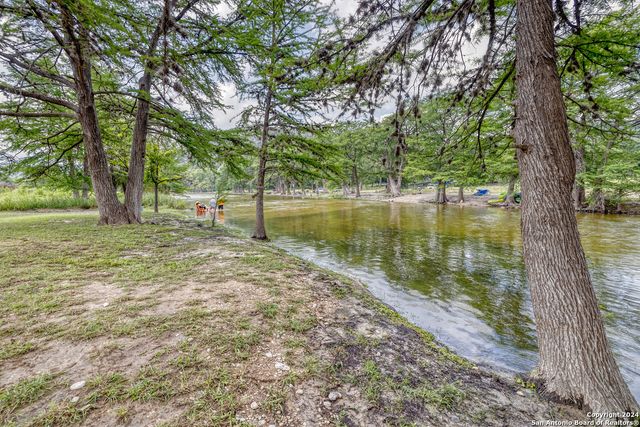 65 COMMANCHE CREEK RD, Concan, TX 78838