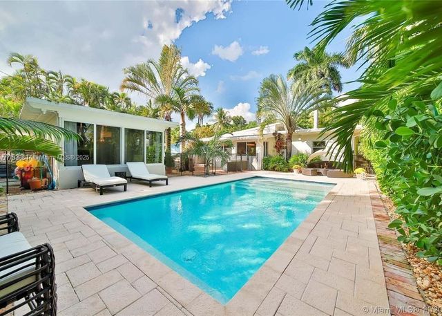 920 NE 72nd St, Miami, FL 33138