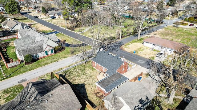 609 Jefferson Street, Bentonville, AR 72712