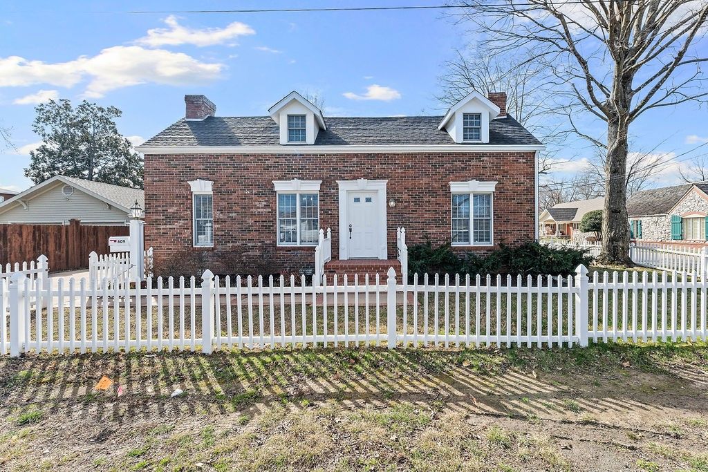 609 Jefferson Street, Bentonville, AR 72712