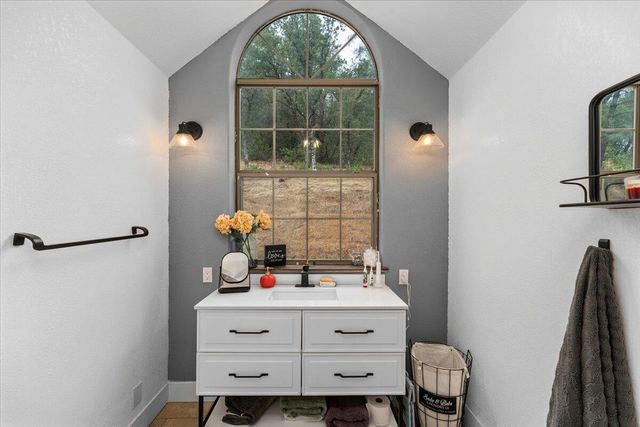 12500 Bailey Road, Redding, CA 96003