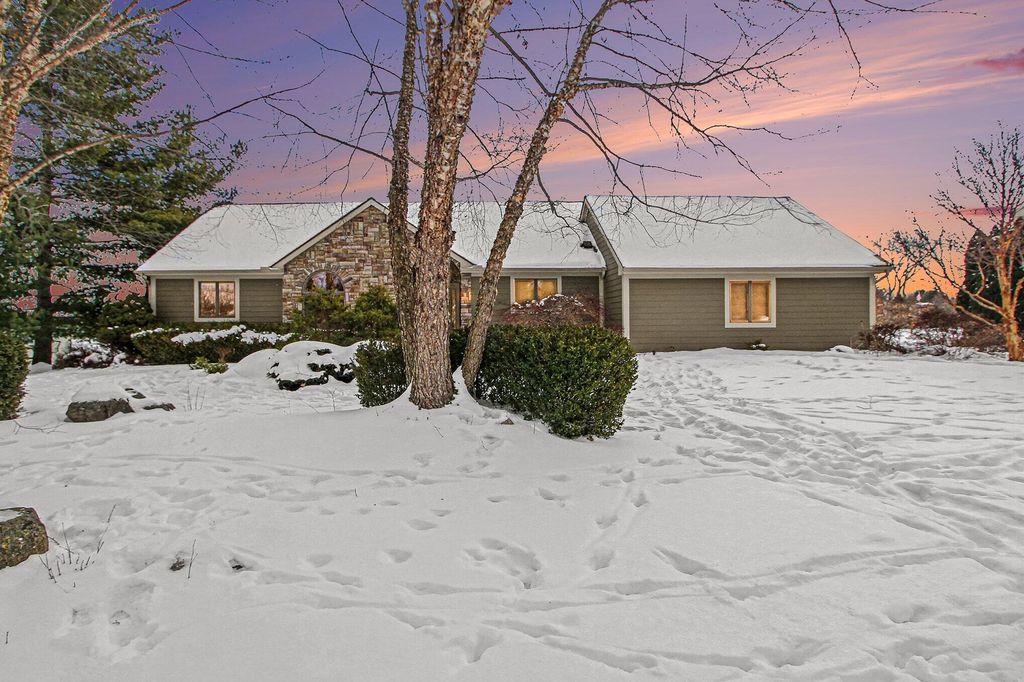 1335 N Silo Ridge Drive, Ann Arbor, MI 48108