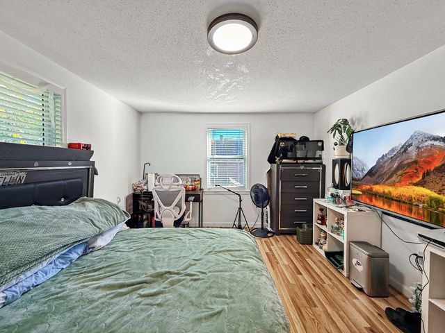 23 Iona Ave, Dracut, MA 01826