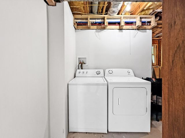 23 Iona Ave, Dracut, MA 01826
