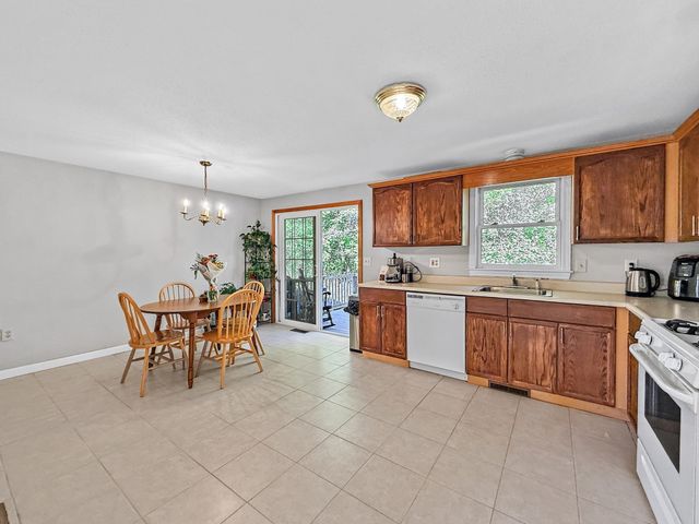 23 Iona Ave, Dracut, MA 01826