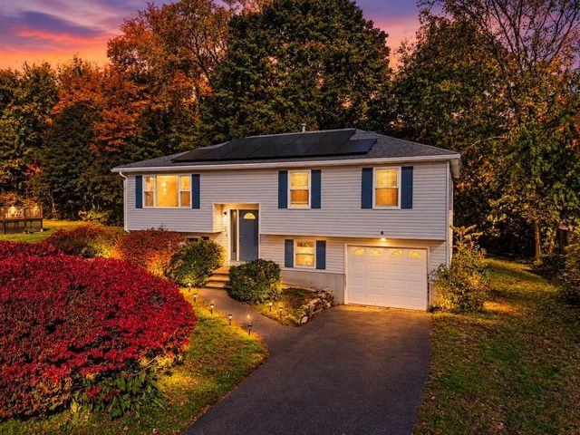 23 Iona Ave, Dracut, MA 01826