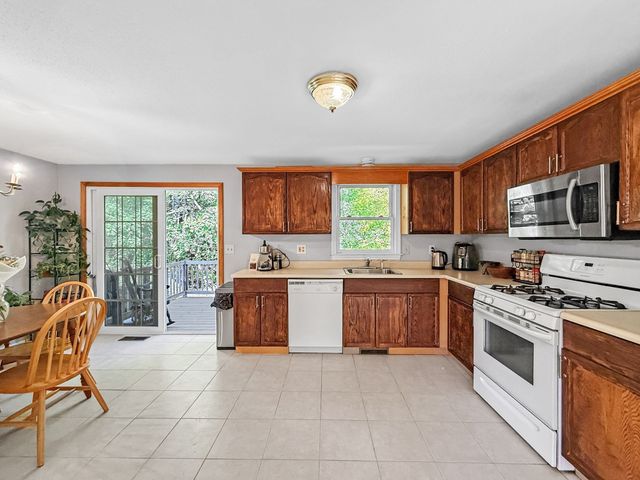 23 Iona Ave, Dracut, MA 01826