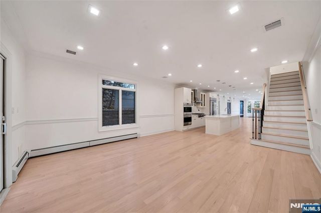 516 Undercliff Avenue, Edgewater, NJ 07020