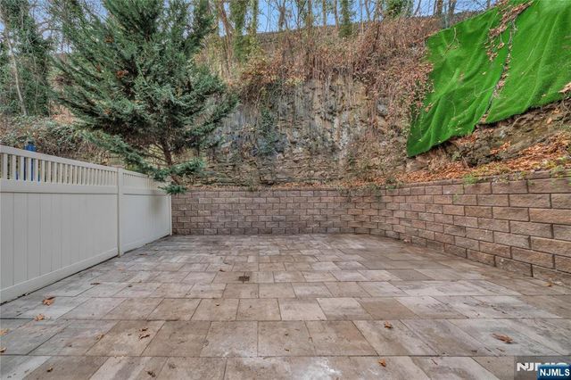 516 Undercliff Avenue, Edgewater, NJ 07020