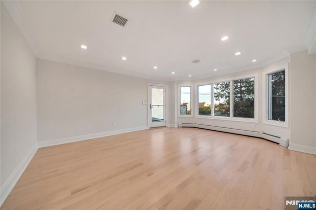 516 Undercliff Avenue, Edgewater, NJ 07020