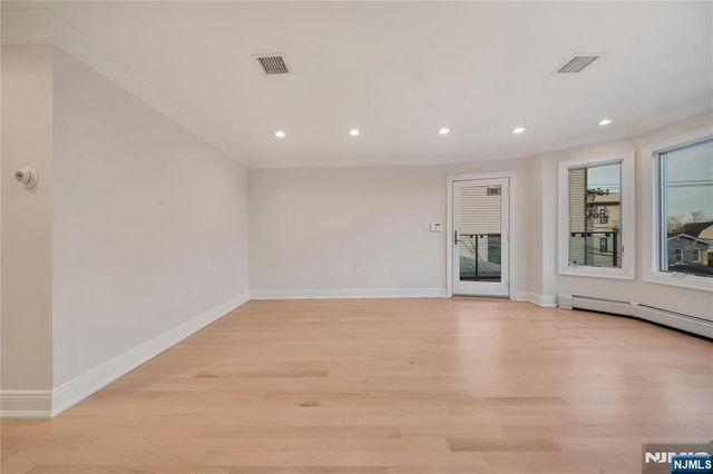 516 Undercliff Avenue, Edgewater, NJ 07020