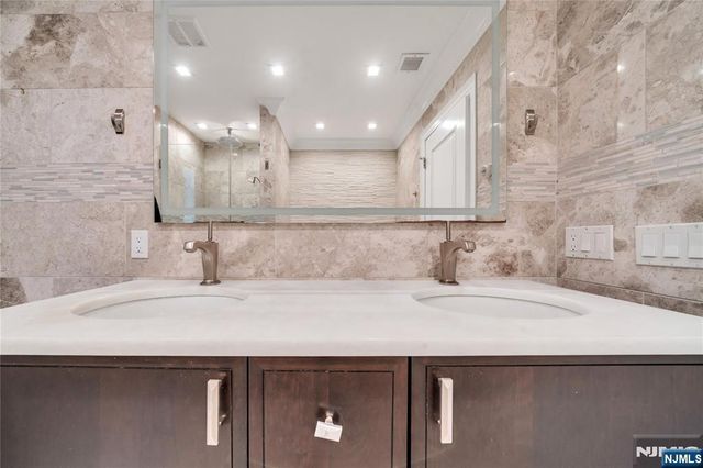 516 Undercliff Avenue, Edgewater, NJ 07020