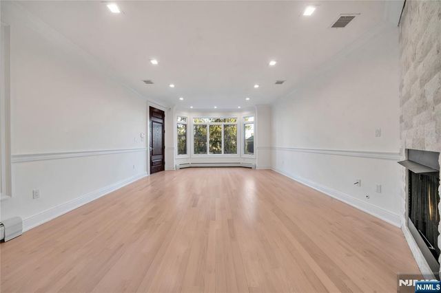 516 Undercliff Avenue, Edgewater, NJ 07020