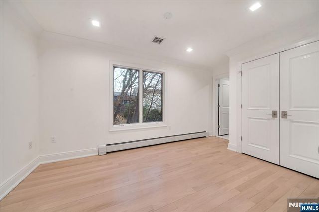 516 Undercliff Avenue, Edgewater, NJ 07020