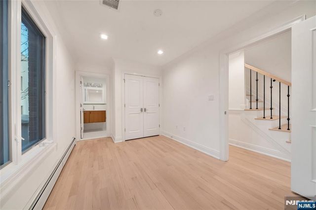 516 Undercliff Avenue, Edgewater, NJ 07020