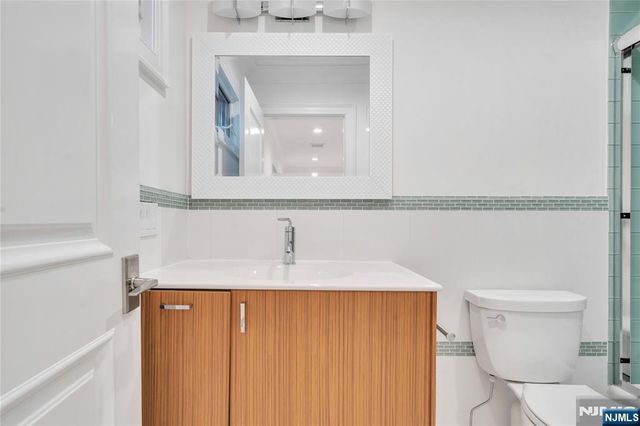 516 Undercliff Avenue, Edgewater, NJ 07020